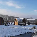 Деревянный коттедж Campland Арсен